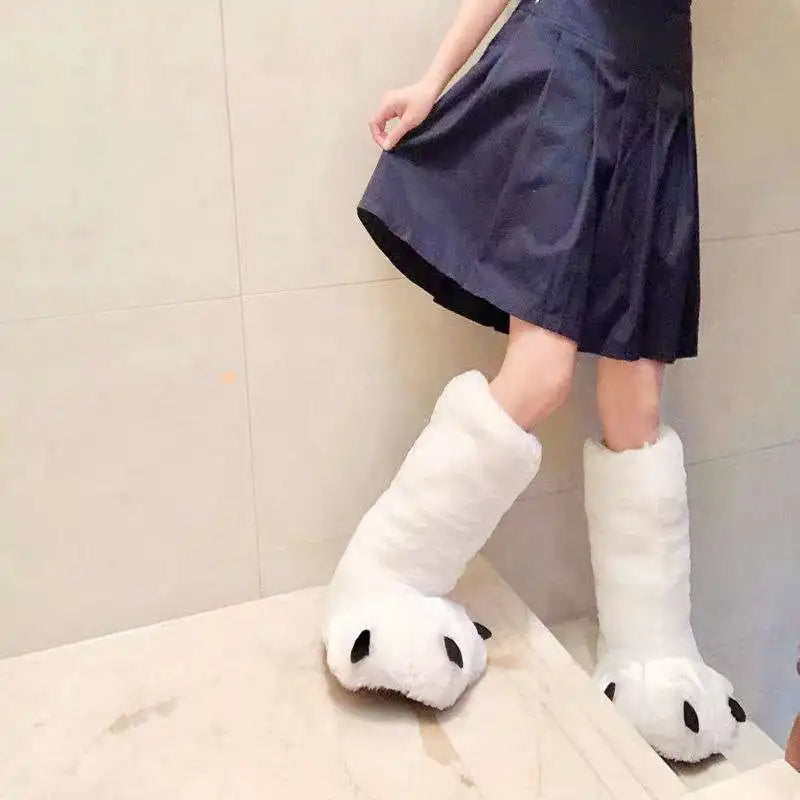 Winter boots with bear claw design